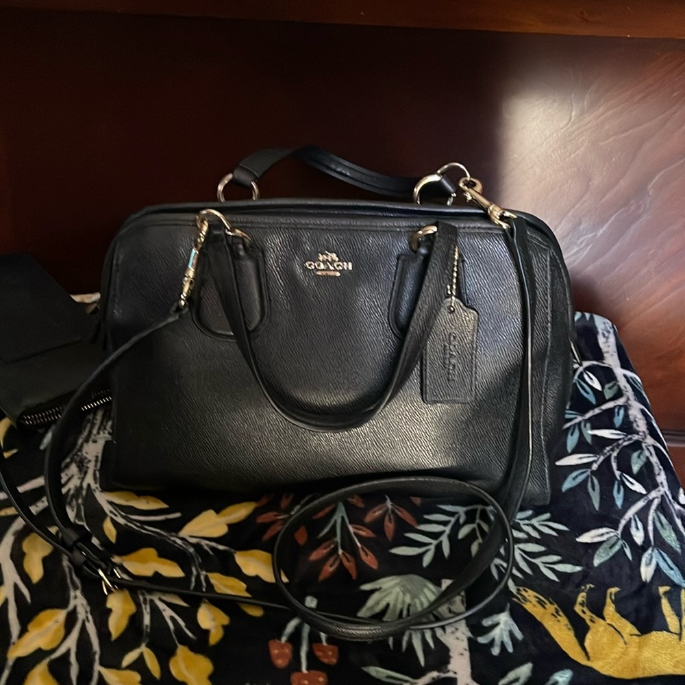 Coach purse in black leather